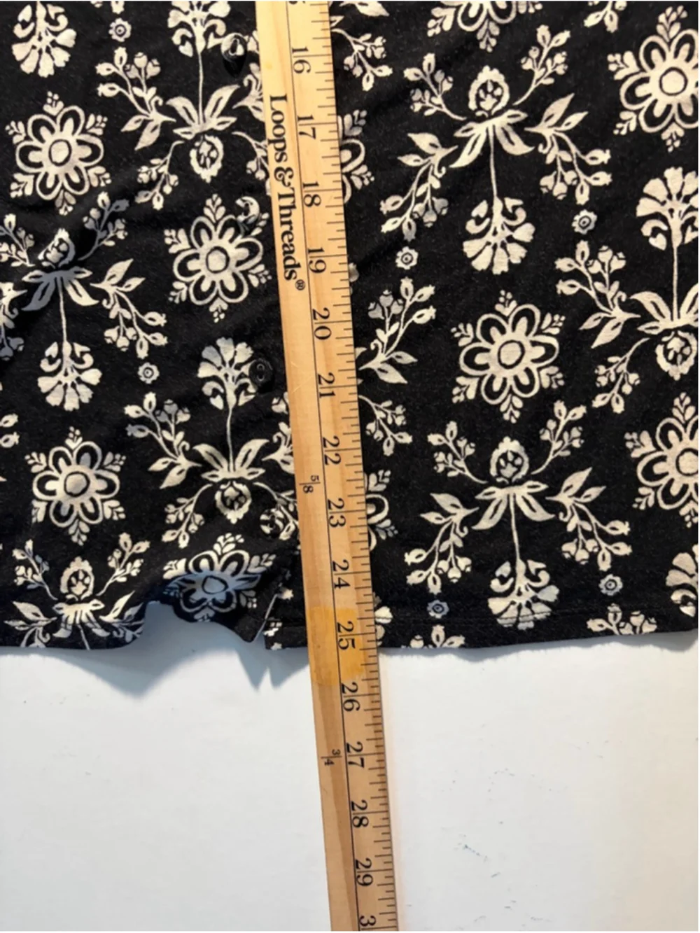 Women's Croft & Barrow Short Sleeve Tee M Black Beige Floral 238